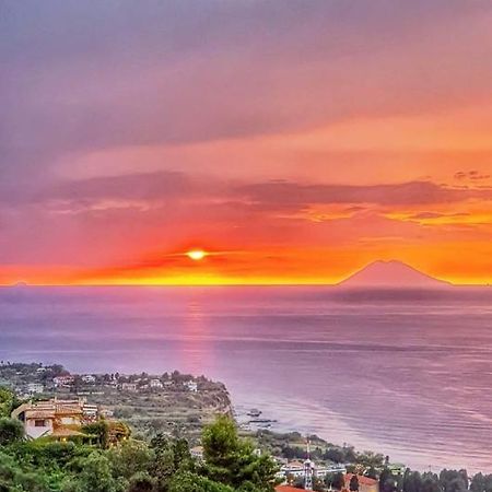 La Piazza Beb Bed & Breakfast โตรเปอา ภายนอก รูปภาพ