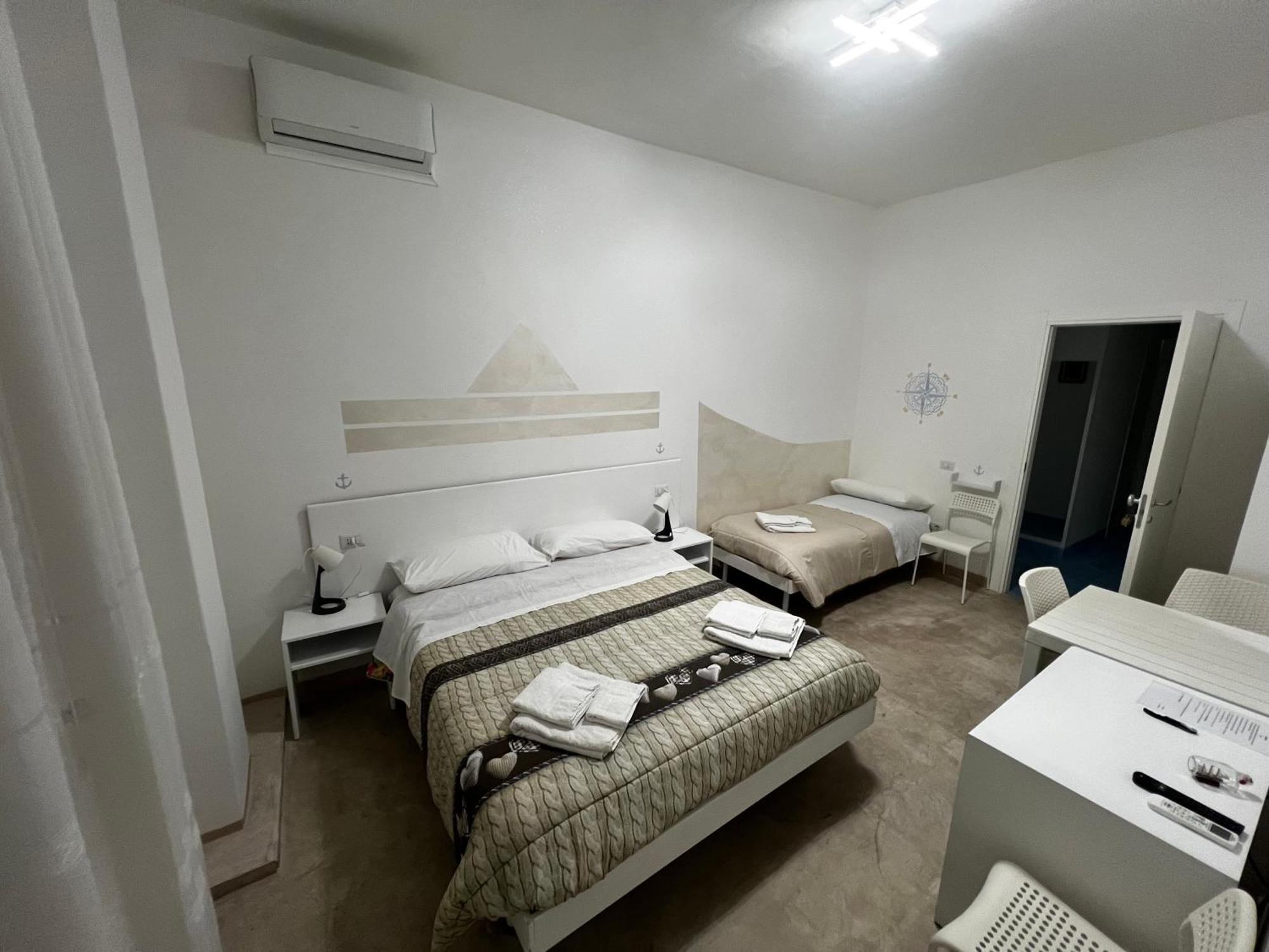 La Piazza Beb Bed & Breakfast โตรเปอา ภายนอก รูปภาพ