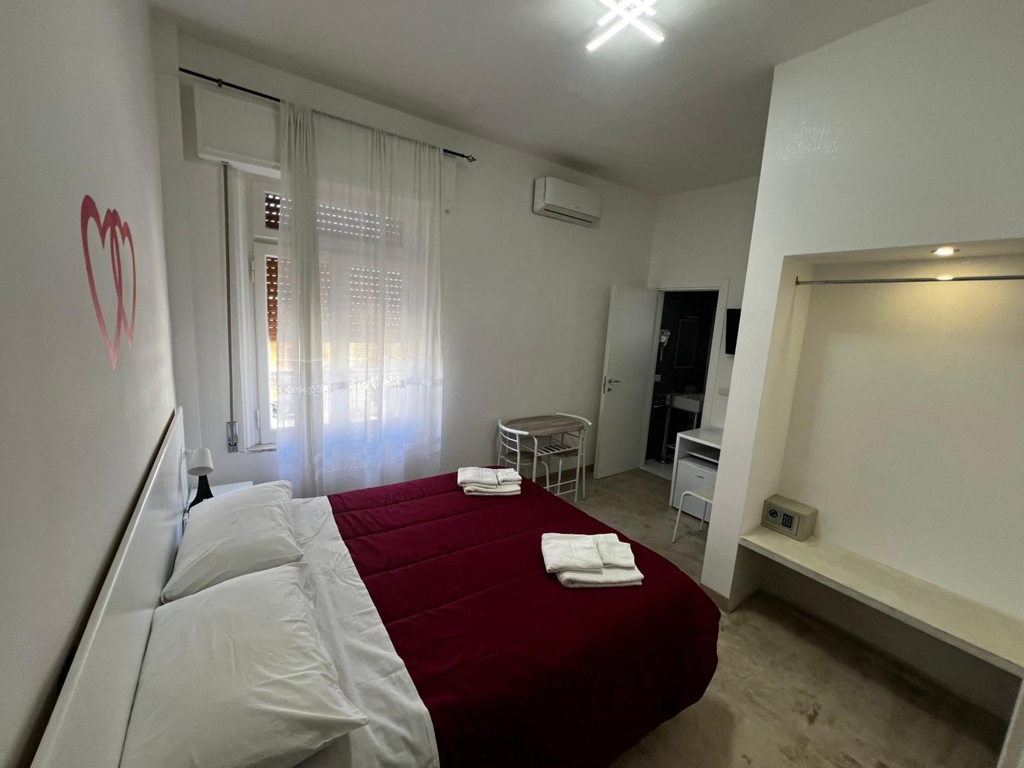 La Piazza Beb Bed & Breakfast โตรเปอา ภายนอก รูปภาพ